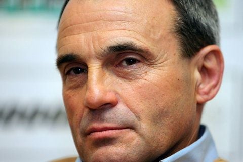 Wolfgang Frank ist nicht länger Trainer beim Fußball-Drittligisten FC Carl Zeiss Jena. (FOTO: ARCHIV/DPA)