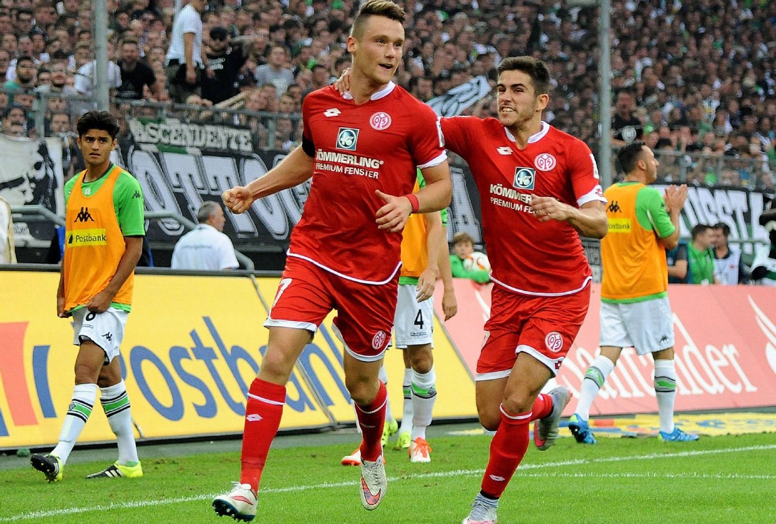 Christian Clemens feiert seinen Siegtreffer für Mainz gegen Mönchengladbach.