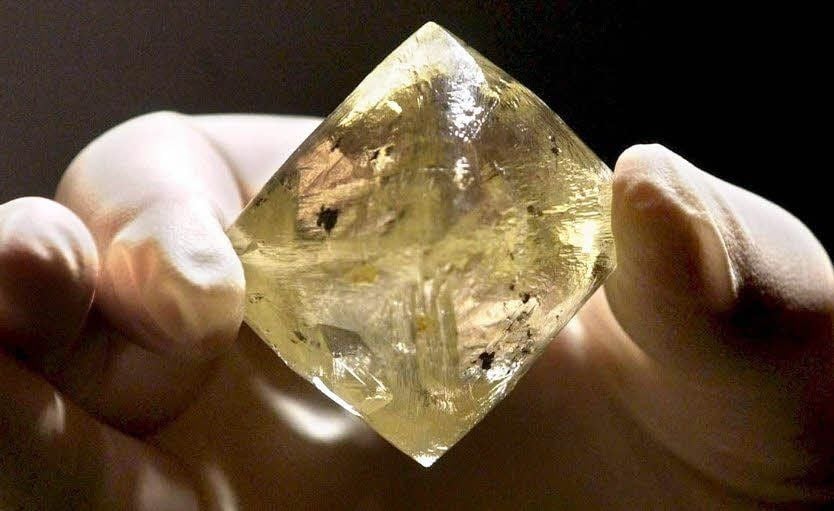 Ein Rohdiamant mit einem Gewicht von 616 Karat.