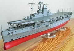 Das 1:200-Modell des einzigen je gebauten deutschen Flugzeugträgers «Graf Zeppelin» im Deutschen Schiffahrtsmuseum in Bremerhaven. (Foto: dpa)