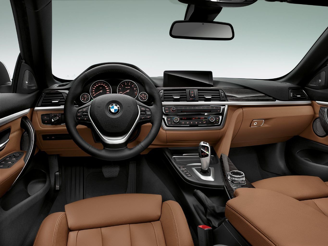 Das Design des Cockpits ist bereits durch den 3er BMW und das 4er-Coupé bekannt.