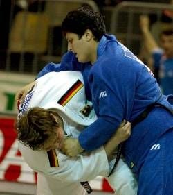 Katja Gerber (l) vom Judo Club Leipzig