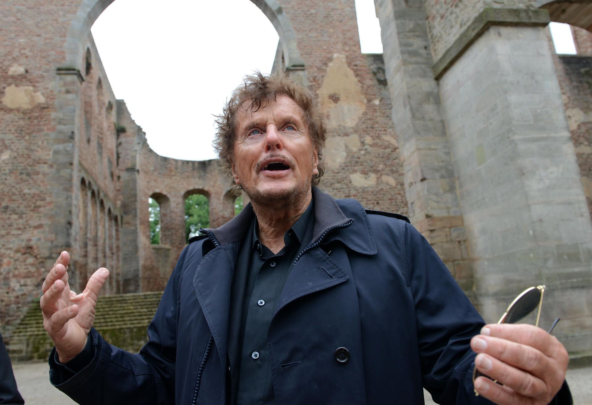 Dieter Wedel, Intendant der Bad Hersfelder Festspiele, 2014 in der Stiftsruine von Bad Hersfeld.