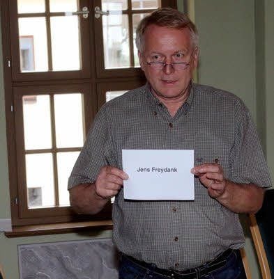 Entscheidung gefallen. Norbert Görlitz zeigt das Ergebnis.