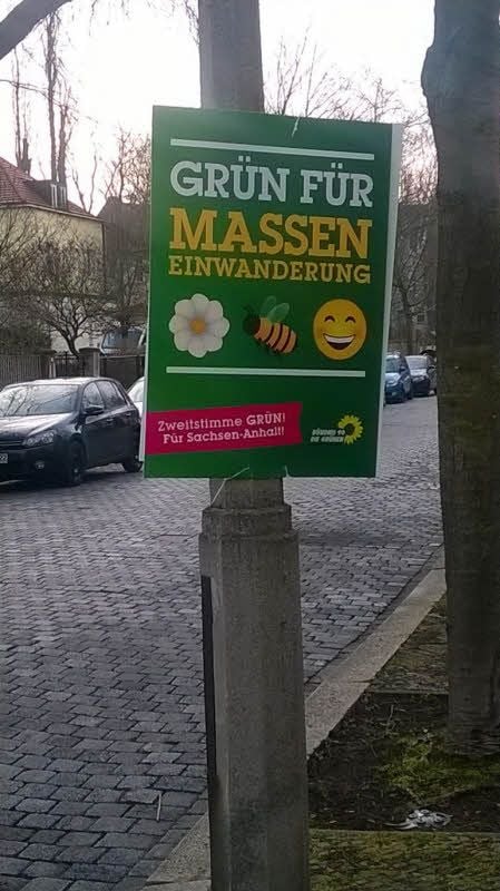 Eines der gefälschten Plakate in Halle