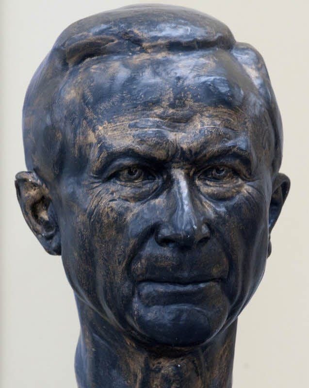 Theaterstück verpasst dem Hugo-Junkers-Bild ein blaues Auge.