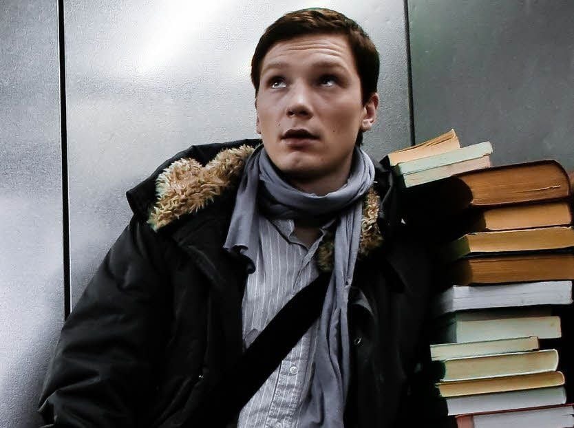 Jacob Matschenz - hier in einer Szene aus dem Film „Renn, wenn du kannst“ - spielt den Eulenspiegel.