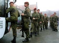 Bundeswehrsoldaten beim Aufbruch zu einem Einsatz (Archivfoto: dpa)
