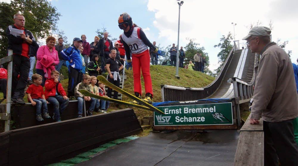 Die Harzgeröderin Lena Bienek wurde Zweite im Springen der Altersklasse S11.