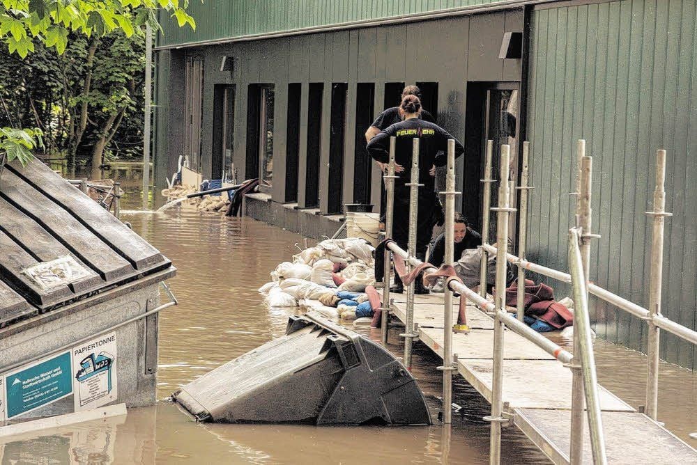 Die „alte“ Maschine, Baujahr 2011, war beim Hochwasser Anfang Juni 2013 untergegangen. Damals wurde neben der Druckerei ein Steg gebaut.