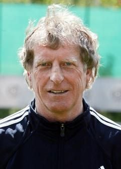 Erich Ruthemöller, Co-Trainer der Fussball-Nationalmannschaft, in Winden bei der Präsentation des EM-Aufgebotes. (Foto: dpa)