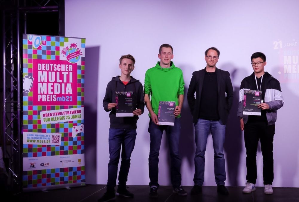 Der Dessauer Nam Pham Dinh (re.) ist am Sonnabend mit dem Medienpreis ausgezeichnet worden.