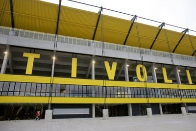 Die Einlasskreuze am Tivoli drehen sich bereits, die elektronischen Bezahlkarten in der neuen Heimat des Fußball-Zweitligisten Alemannia Aachen sind getestet - doch etwas kann auch Projektleiter van der Kooi nicht beeinflussen: «Wir haben alles dafür getan, um den Mythos zu erhalten. Noch ist es hier allerdings seelenlos, die Seele kommt erst Montag.». (FOTO: DPA)