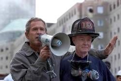 US-Präsident George W. Bush (l.) mit dem