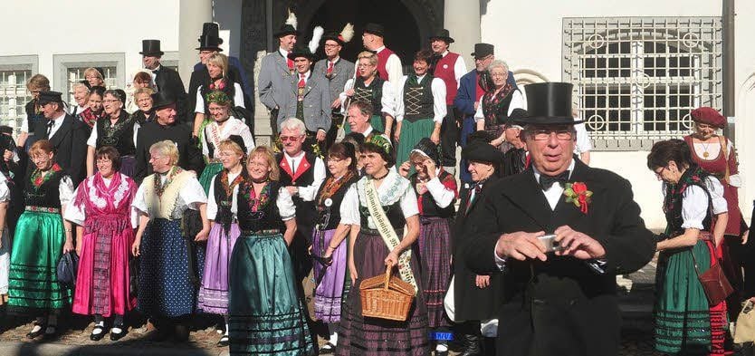 Über 60 Delegierte sowie Gäste vor dem Alten Rathaus Wittenberg