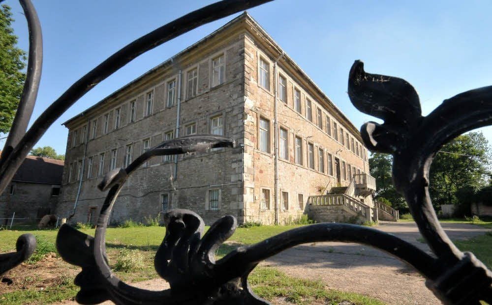 Das ungenutzte Schloss Trebnitz steht zum Verkauf.