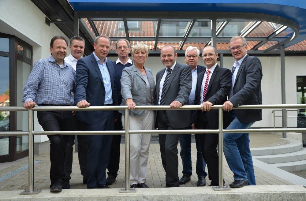 Sie organisieren das Wirtschaftsforum Harz (vorn von links): Clemens Aulich, Nils Appelt (beide Wirtschaftsclub Wernigerode, Appelt außerdem Vize-Präsident der IHK Magdeburg), Kristina Fischer-Gerloff (Industrieklub Quedlinburg), Ralf Grimpe (IHK Wernigerode), Thomas Kempf (Wirtschaftsjunioren Wernigerode) sowie (hinten von links): Thomas Kowalski (Rolandinitiative Halberstadt), Peter Hausmann (Harz AG), Josef Dahl (Industrieklub Quedlinburg) und Peter Lösler (Wirtschaftsclub Wernigerode).