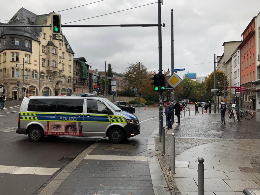 Polizeifahrzeug am Hansering