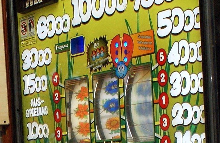 Die Front eines Spielautomaten.
