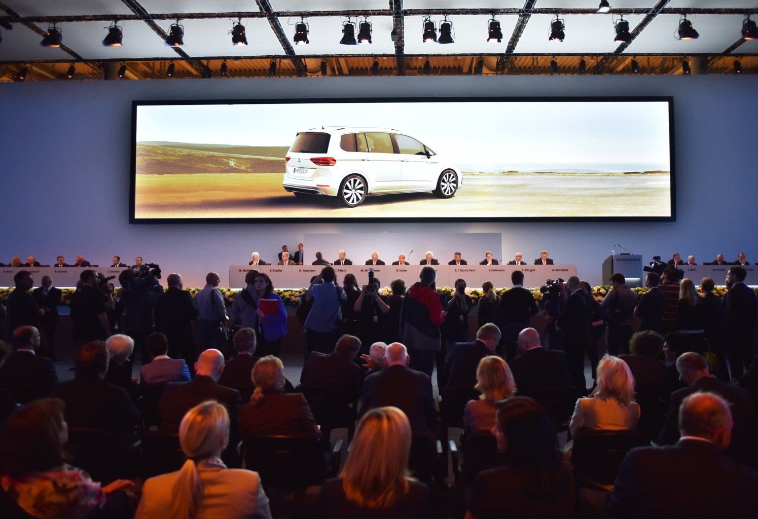 Aktionäre bei der VW-Hauptversammlung in Hannover.