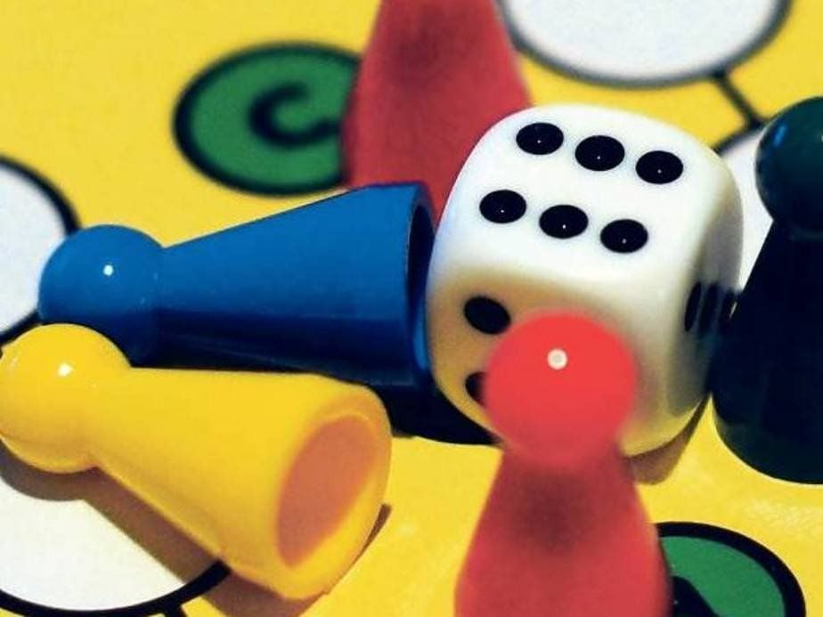 Für die meisten Büro-Spiele benötigt man kaum Extra-Equipment - ein Würfel wäre allerdings ganz praktisch.