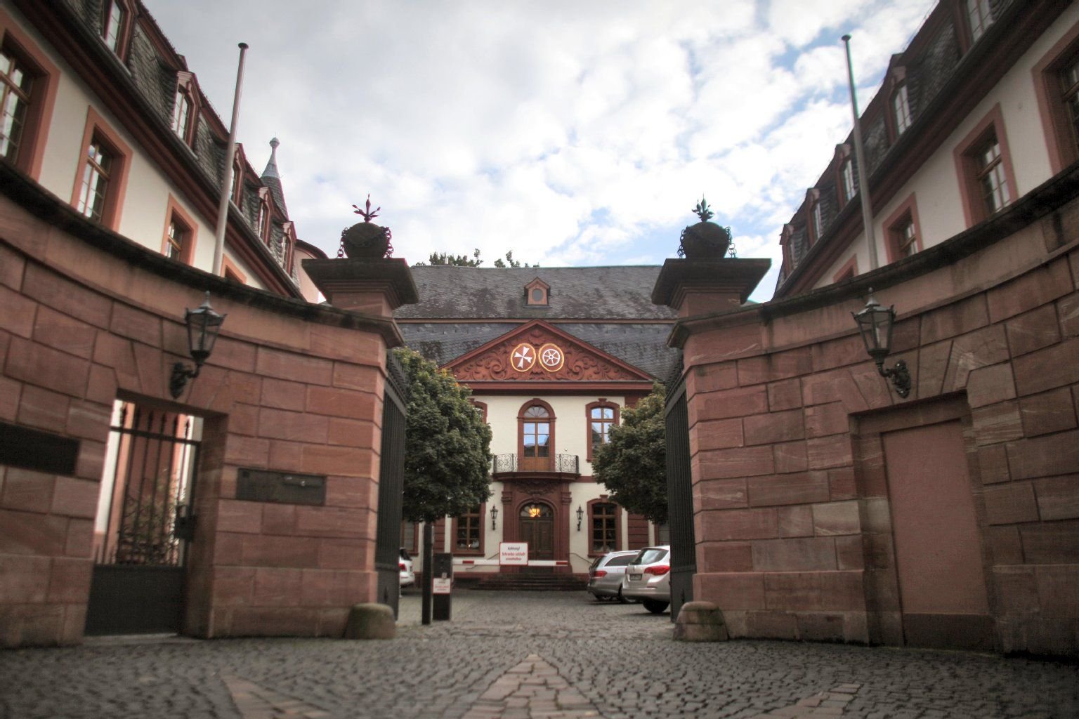 Das Bischöfliche Ordinariat des Bistums Mainz: In dem Komplex befindet sich auch die Dienstwohnung des Mainzer Bischofs Kardinal Karl Lehmann.