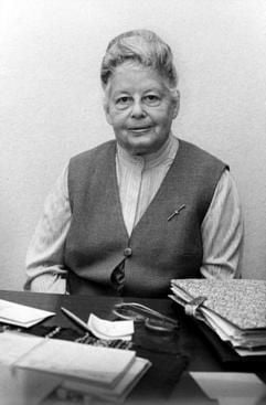 Die Theatermacherin Ilse Rodenberg in ihrem Berliner Büro (Archivfoto vom 31.10.1986). (Foto: dpa)