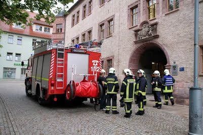 Die Feuerwehr war gestern schnell vor Ort auf dem Marktplatz.