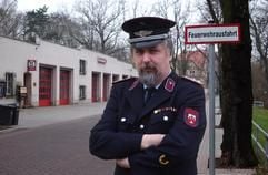 Wolfgang Czech ist seit seiner Jugend in der Feuerwehr aktiv. SeitJahren übernimmt er als Abschnittsleiter Verantwortung, in Köthen ist er außerdem stellvertretender Wehrleiter. (MZ-Foto: Heiko Rebsch)