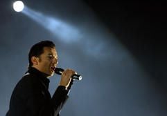 Dave Gahan, Frontmann von «Depeche Mode» singt am späten Freitagabend in Nürnberg auf dem Musikfestival «Rock im Park».