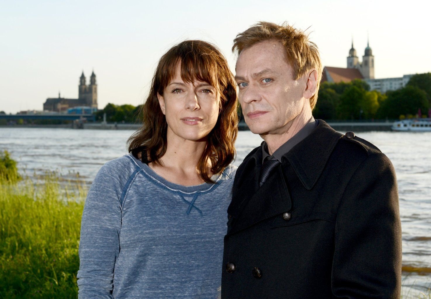 Die Schauspieler Claudia Michelsen und Sylvester Groth posieren in Magdeburg am Rande von Dreharbeiten für den «Polizeiruf 110».