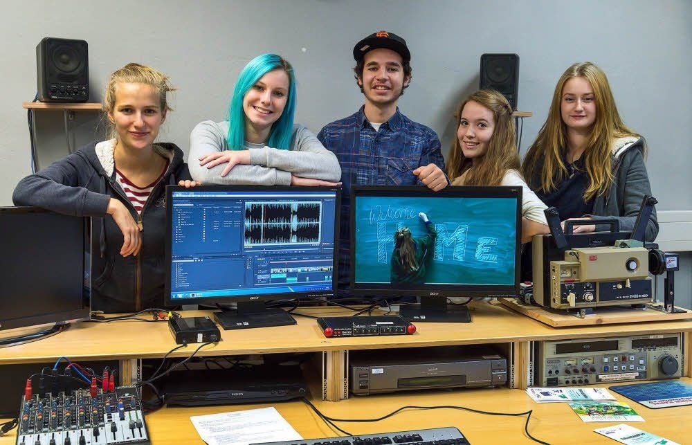 Die Campus-Filmer haben ihren Film schon fertig: Antonia Andrae (19), Henriette Wolf (18), Matthias Braun (20), Sindy Födisch (19) und Lisa Kalmar (20)