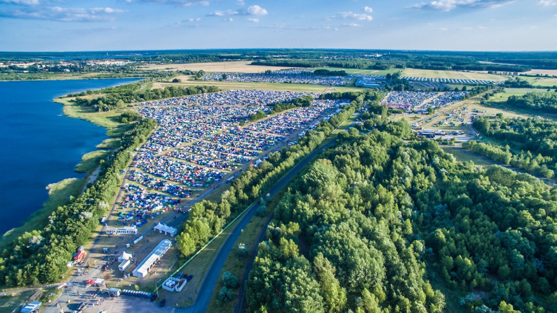 Das splash!-Festival aus der Luft. Über 20.000 Besucher sind auf dem Gelände in Ferropolis.