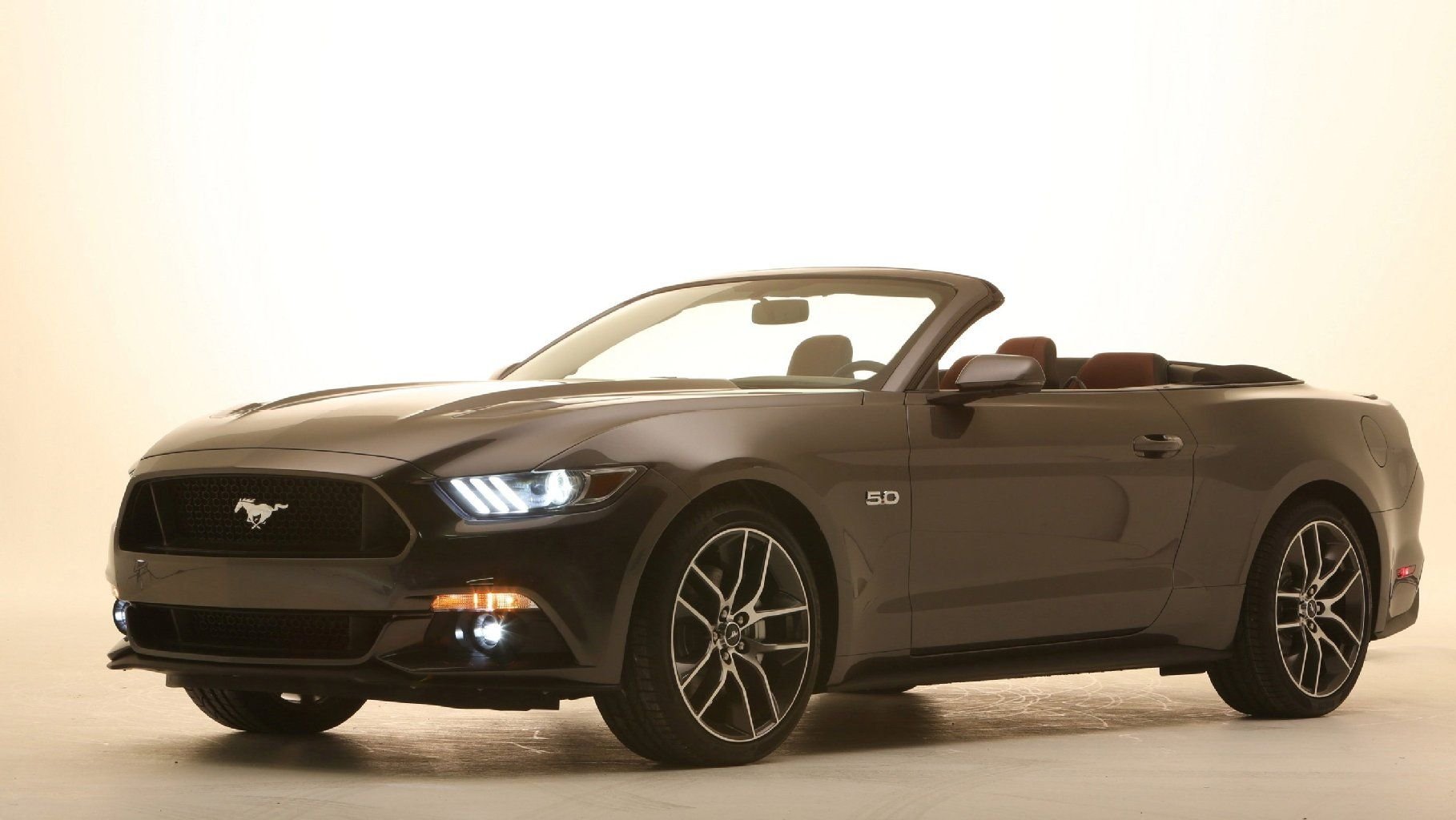 Auch als Cabrio feiert der neue Mustang seine Premiere.