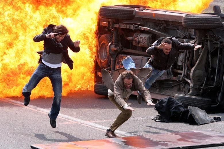 In der TV-Serie „Alarm für Cobra 11“ explodieren regelmäßig Autos. Aber ist das realistisch?