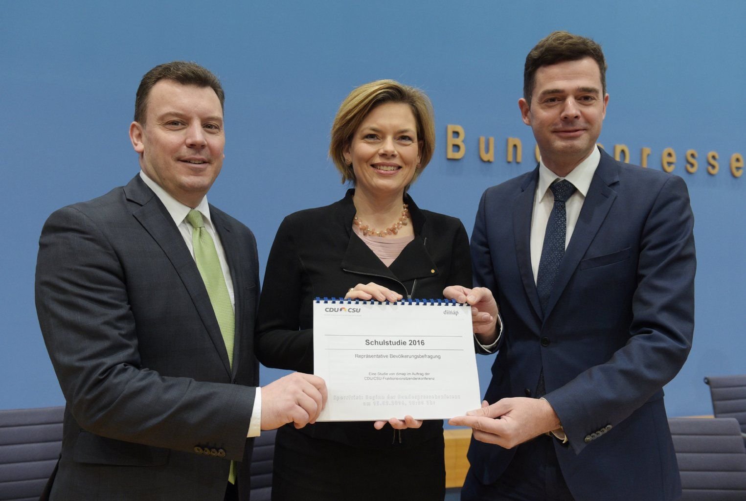 André Schröder (l-r), die stellvertretende CDU-Vorsitzende Julia Klöckner und Mike Mohring, Vorsitzender der CDU Thüringen, stellen eine repräsentative Schulstudie der CDU/CSU-Fraktionsvorsitzendenkonferenz vor.