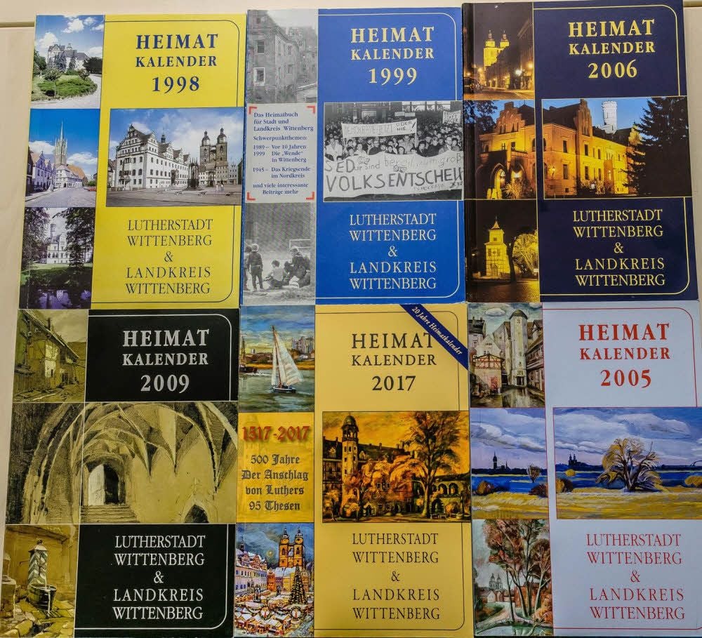 20 Jahre Heimatkalender steht auf der kleinen „Titel-Binde“, die oben rechts auf das Exemplar für 2017 gedruckt wurde. Sie weist auf das kleine Jubiläum der Broschüre hin, die 1998 das erste Mal erschien. Mario Dittrich ist stolz darauf, dass es diesen Kalender immer noch gibt und dass er noch immer gefragt ist.