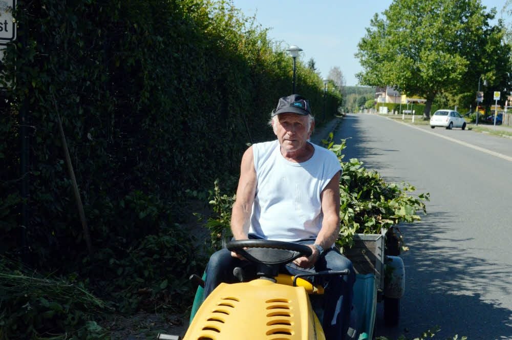 Auch beim Arbeitseinsatz am Sportplatz für das Vereinsfest an diesem Wochenende war Peter Fritzsche dabei.