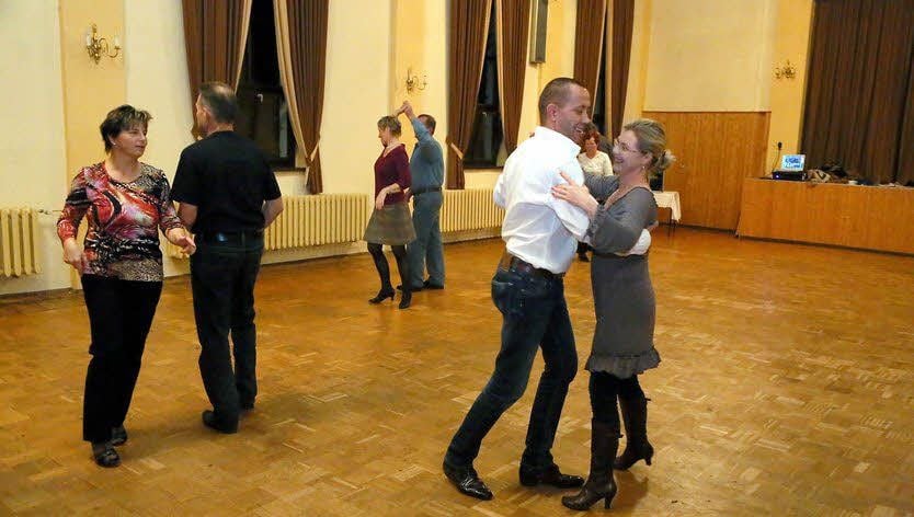 So sah der Saal vorher aus (unten, während einer Veranstaltung).