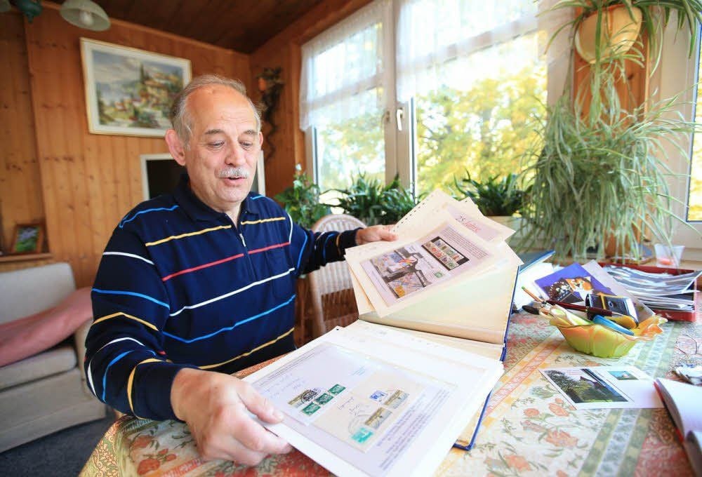 Die Geschichte der deutschen Wiedervereinigung auf Briefmarken - das stellt Wolfgang Hofmann aus.
