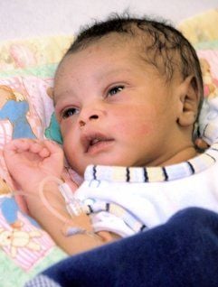 Fast ein Jahr nach dem Fund des ausgesetzten Babys Johannes an der niedersächsischen Nordseeküste kennt die Polizei jetzt die Mutter. (Foto: dpa)