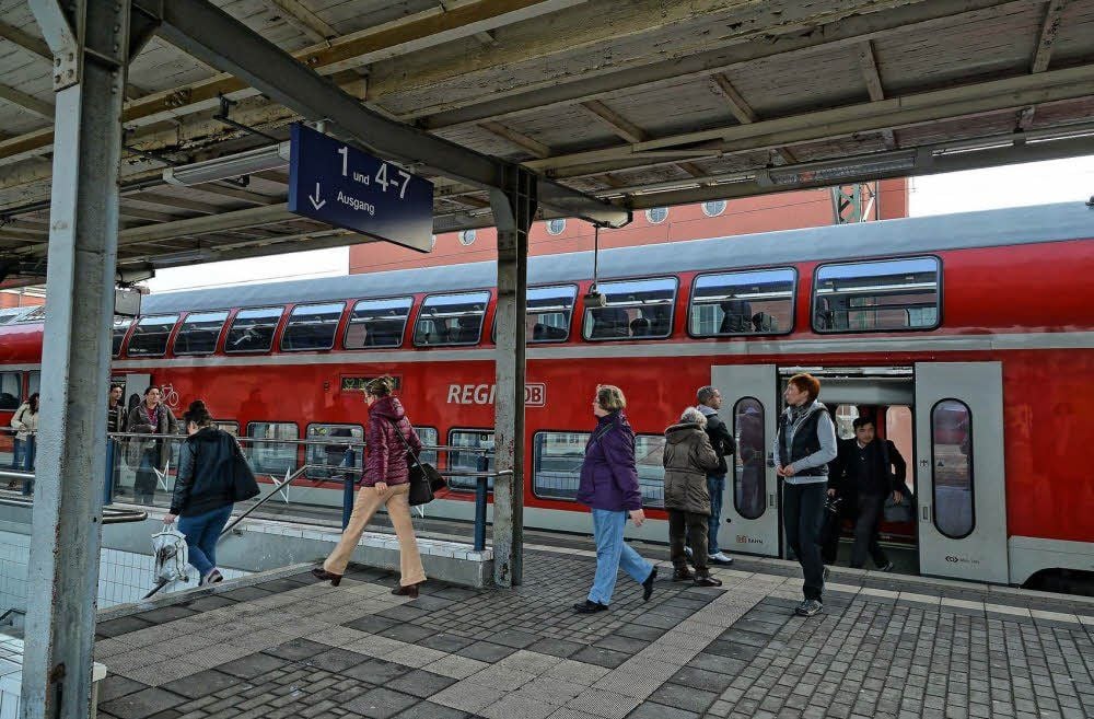 Auf dem Bahnsteig griffen die Schläger an.