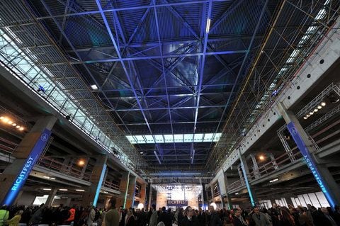 Blick in das Passagierterminal des zukünftigen Flughafens Berlin Brandenburg International (BBI) in Schönefeld während des Richtfestes am 7. Mai dieses Jahres. (FOTO: DPA)