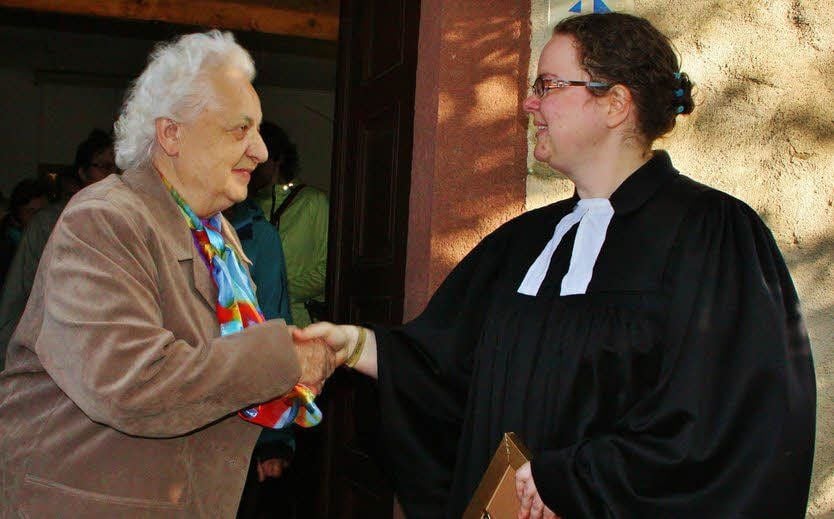 Nach dem Abschiedsgottesdienst Sonntag Nachmittag für Pfarrerin Anna Böck in Einzingen.