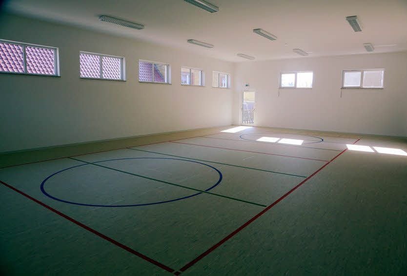 Blick in die neue Turnhalle der Grundschule in Zahna, die kurz vor der Fertigstellung steht. Ist diese Variante auch für Schweinitz geeignet?
