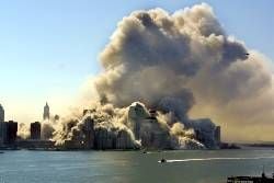 Einsturz der welbekannten Zwillingtürme des World Trade Centers