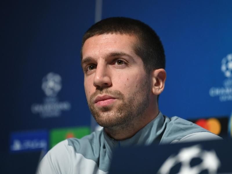 Matija Nastasic vom FC Schalke 04 hat sich eine Fußverletzung zugezogen. Foto: Ina Fassbender
