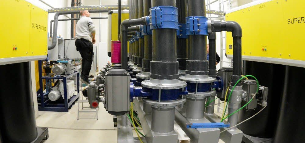 Viel Technik befindet sich im Herzstück des neuen Lagerhauses, der Steuerzentrale im Zwischenstockwerk.