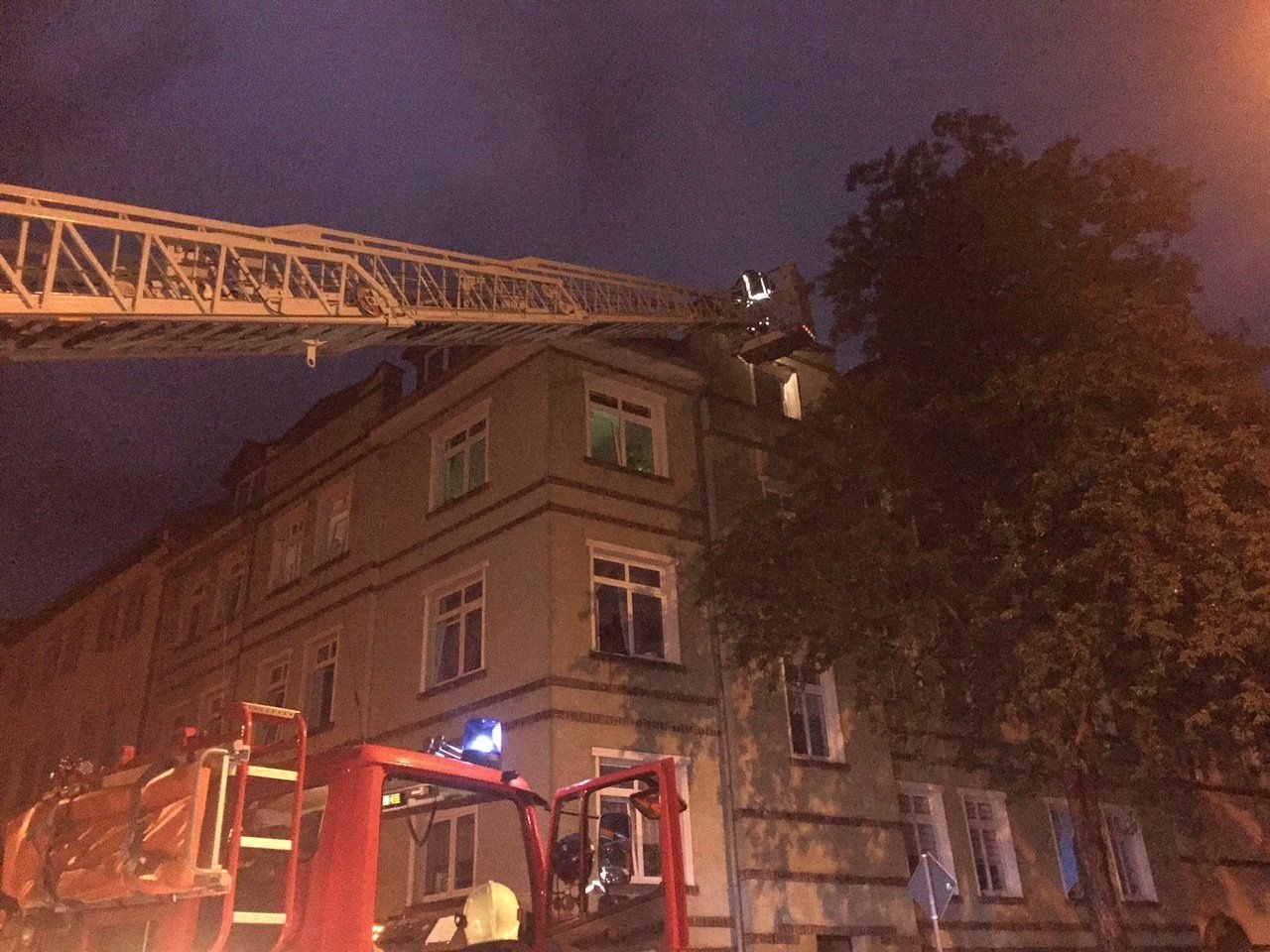 Die Feuerwehr Bernburg musste in die Olga-Benario-Straße ausrücken.