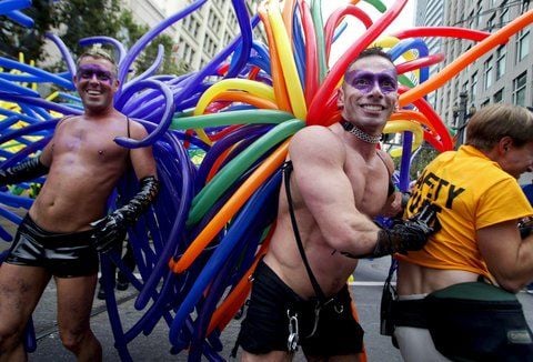 Schwule posieren auf der «Gay Pride Parade» am 26. Juni 2005 in San Francisco. (FOTO: DPA)